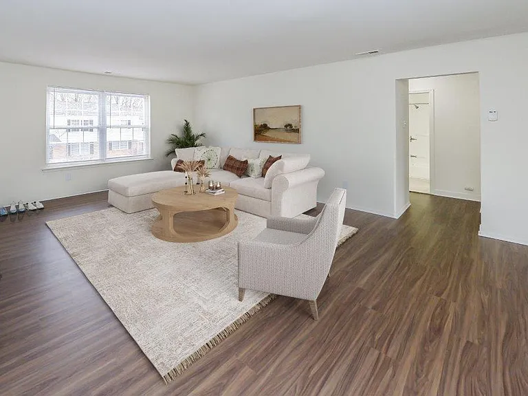 Brookside Manor Apartments and Townhomes — Photo 7