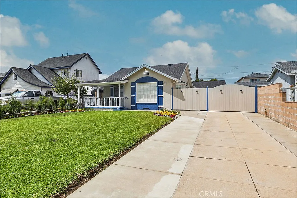4 bed, 2182 sqft, $5,400 — Photo 2