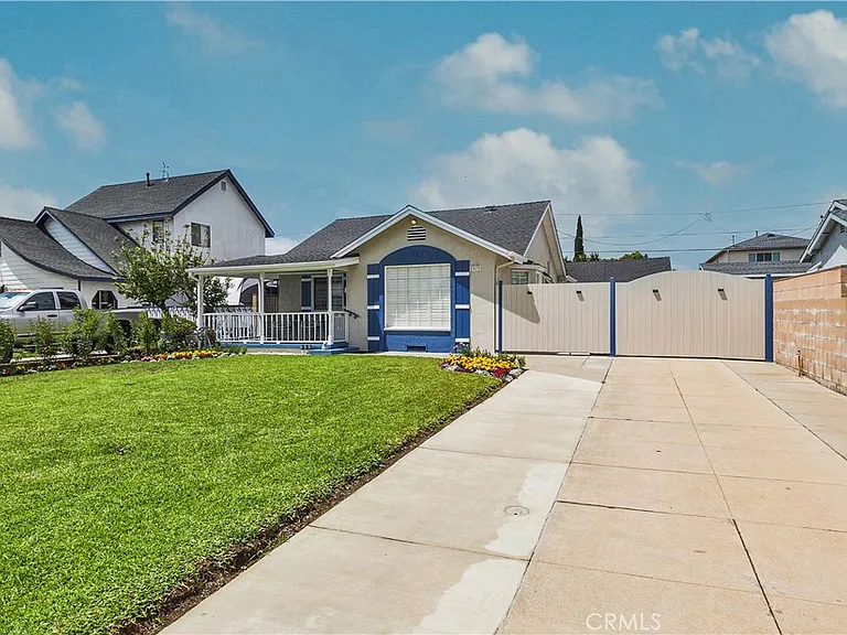 927 Montecito Dr — Photo 2