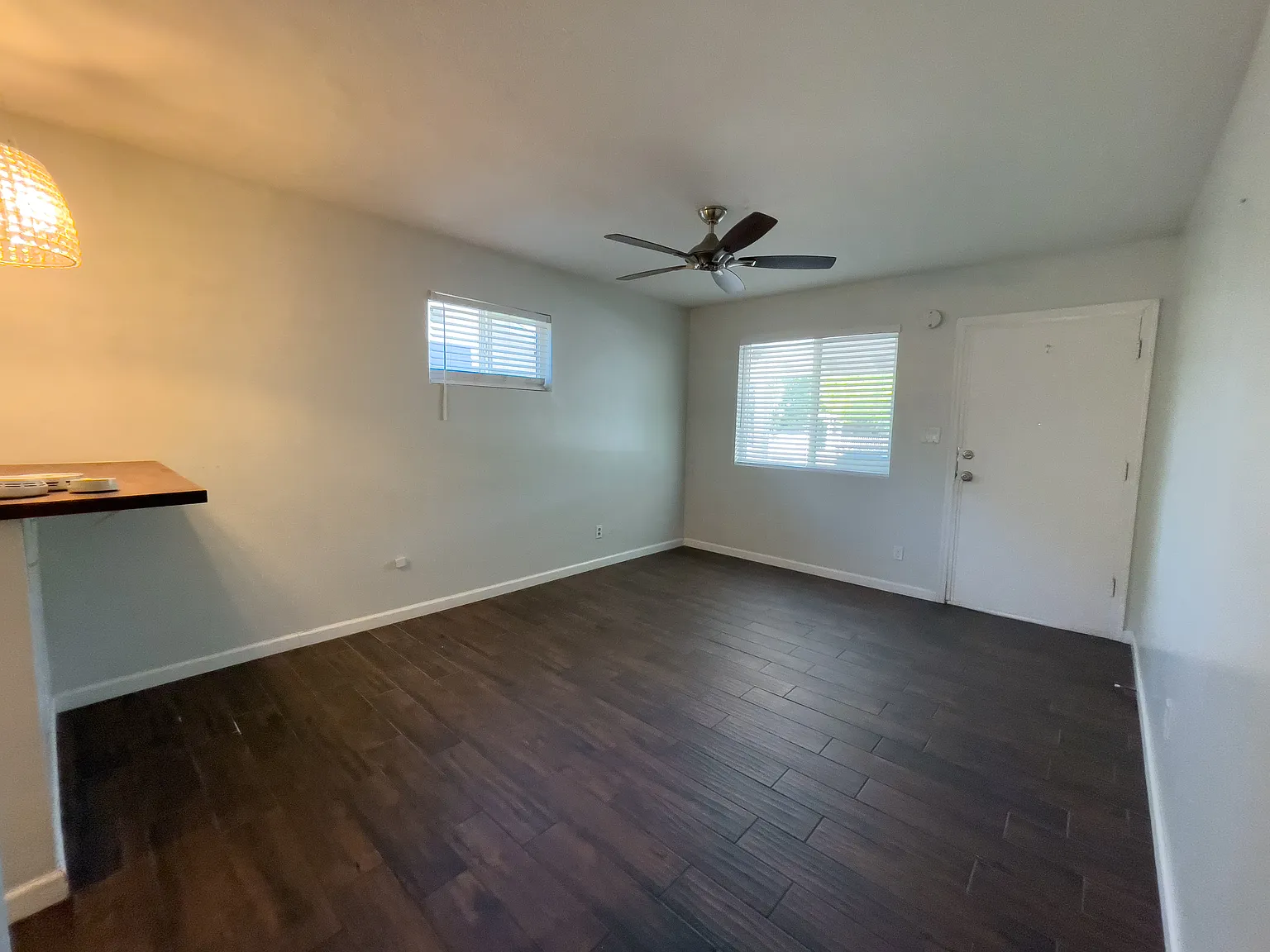 2 bed, 696 sqft, $1,590 — Photo 3