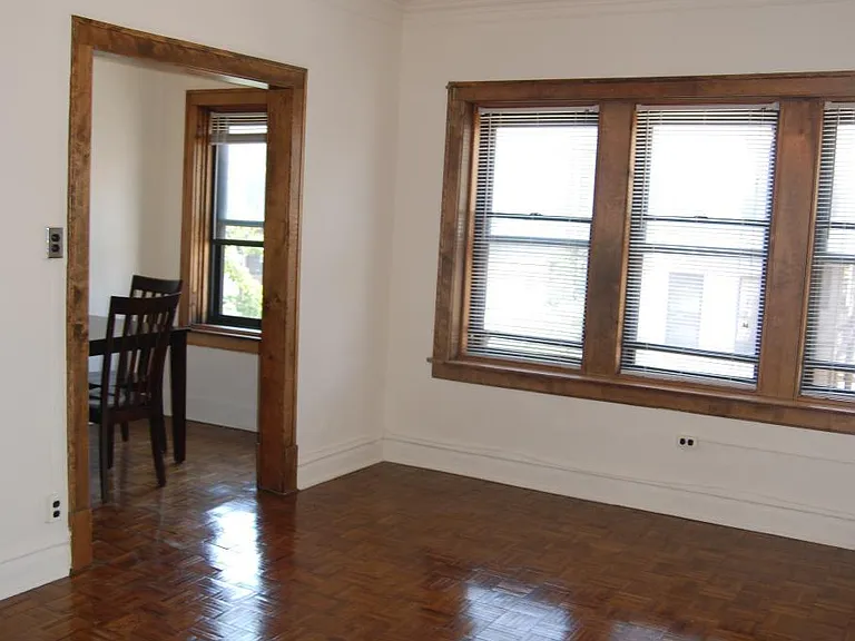 553 West Oakdale Avenue — Photo 25