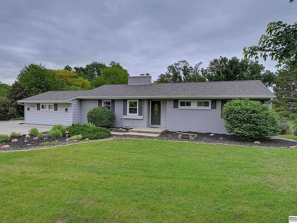 1st image of 713 S 84th St