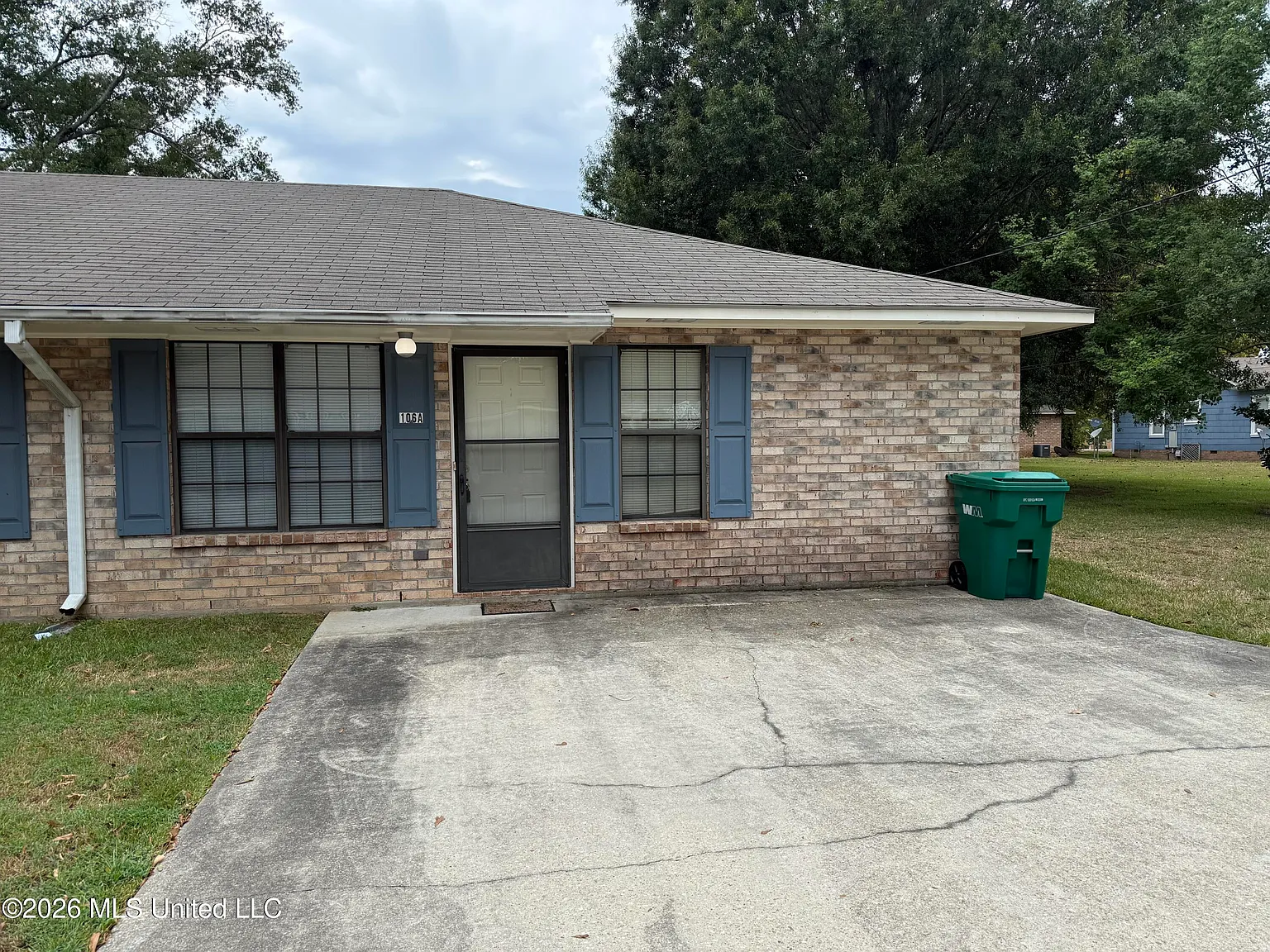 2 bed, 1.0 bath, 1000 sqft, $840 — Photo 1