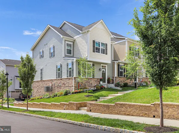 240 Avalon Dr, Media, PA 19063