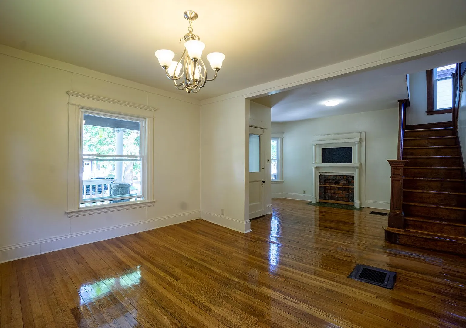 718 Livingston Ave - Available 6/1/27 - Beautiful One Family Home — Photo 4