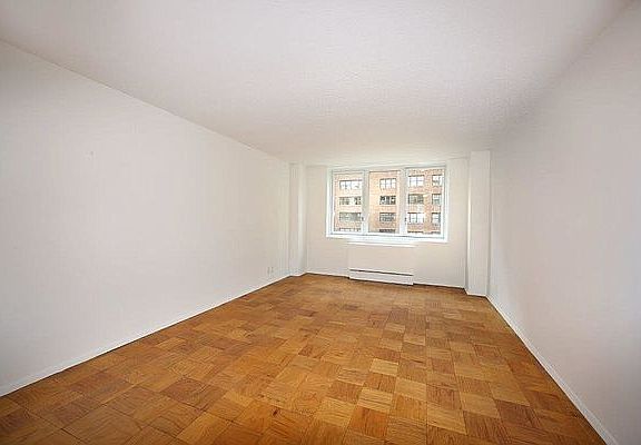 5th image of 115 E 34th St #2105