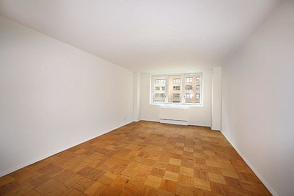 1st image of 115 E 34th St #610