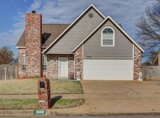 1608 S Butternut Ave W, Broken Arrow, OK 74012