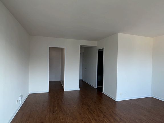 5th image of 3130 N Lake Shore Dr APT 2008