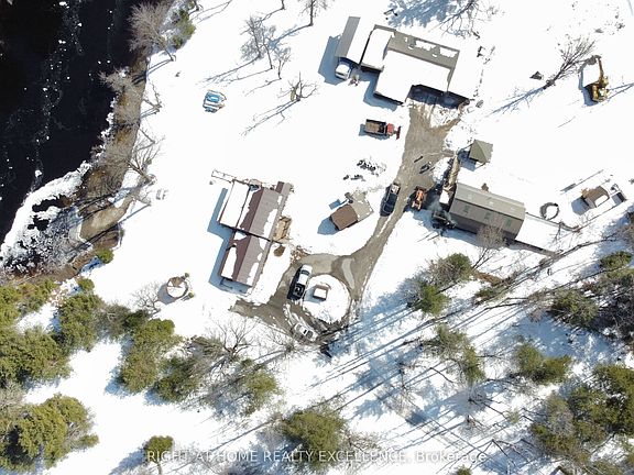 4th image of 1246 Howland Junction Rd