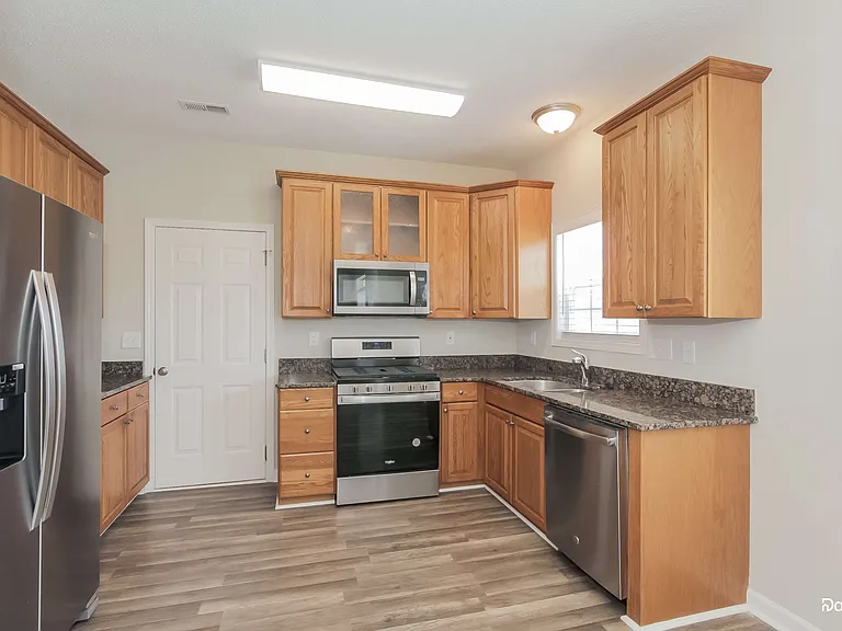 104 Lenox Ln — Photo 3