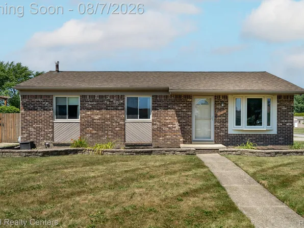 15707 Diane St, Clinton Township, MI 48038