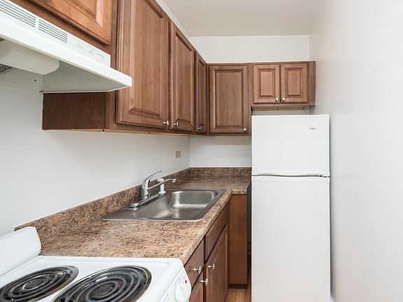 3rd image of 1852 N Humboldt Blvd #1317