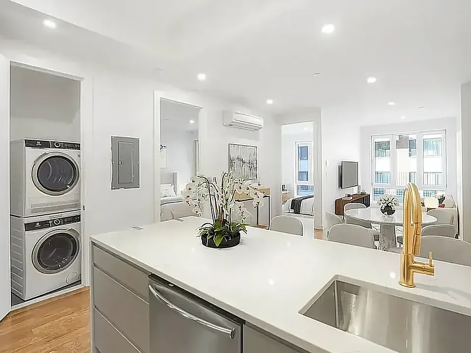 138-25 Barclay Ave #704