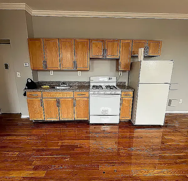 57 Tapscott St #4D — Photo 2
