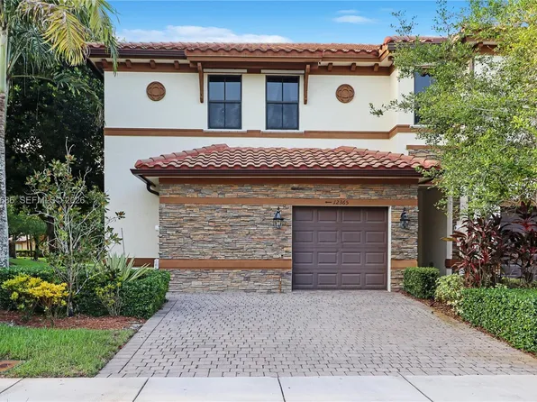 12365 S Village Cir, Davie, FL 33325