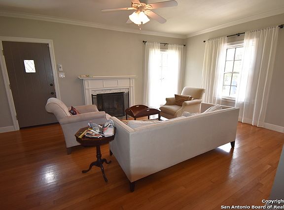 4th image of 273 W Mariposa Dr