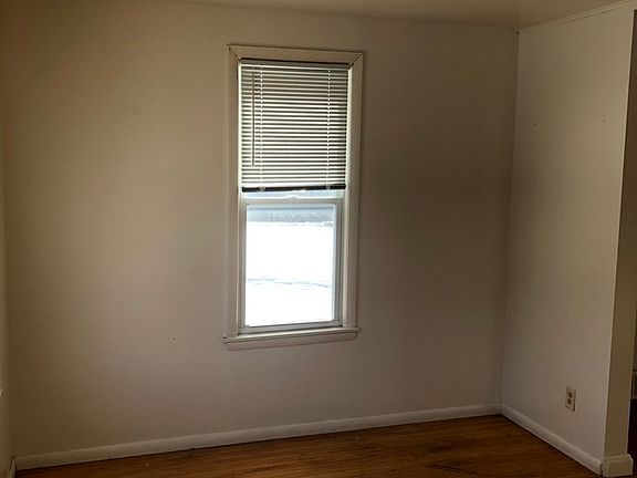 4th image of 3211 Fremont Ave N