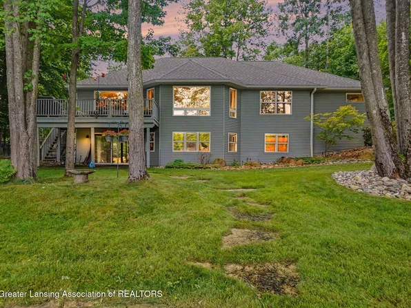9712 Fawn Lake Dr, Stanwood, MI 49346