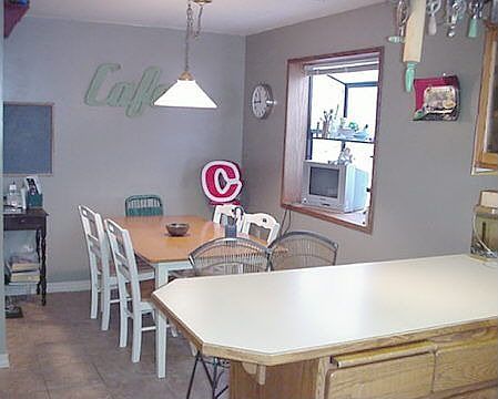 Eat-In Kitchen