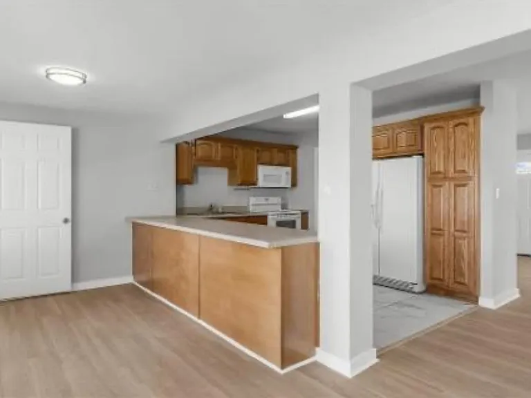 300 Blackshear Dr — Photo 6