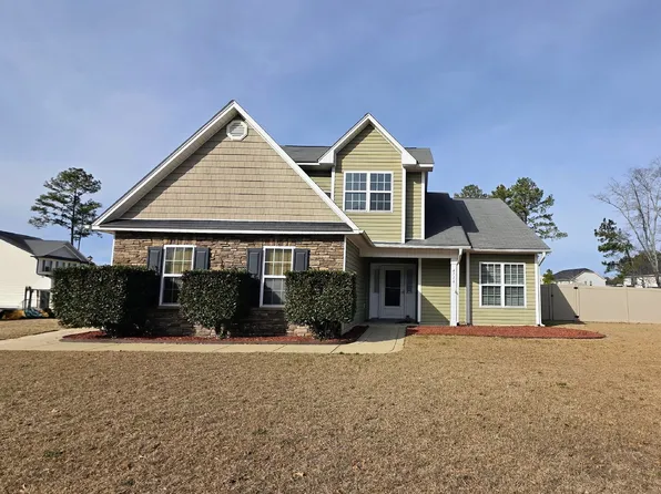 4716 Cedar Pass Dr, Hope Mills, NC 28348
