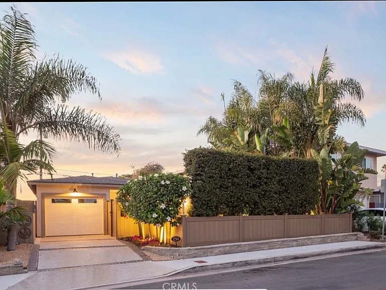 250 Avenida Monterey Gorgeous Furnished — Photo 2