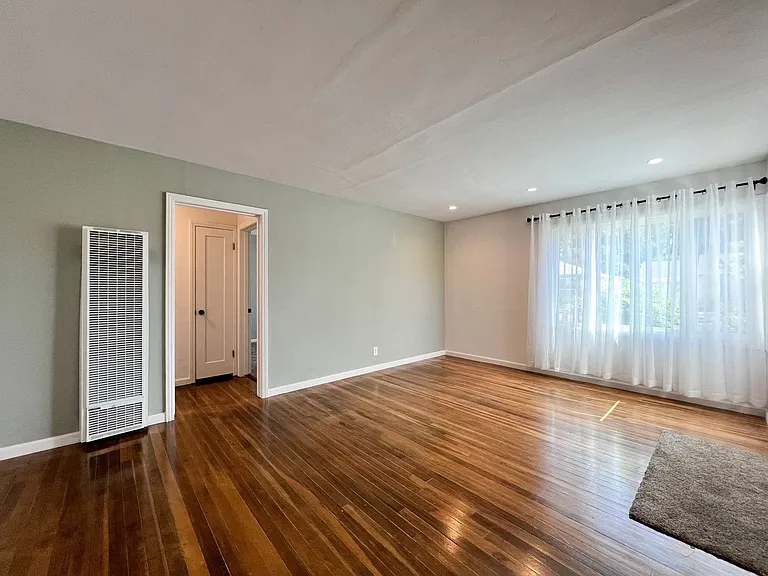 49 Archer Ave — Photo 6