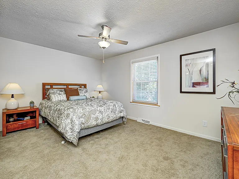 Greenwood Oaks — Photo 12