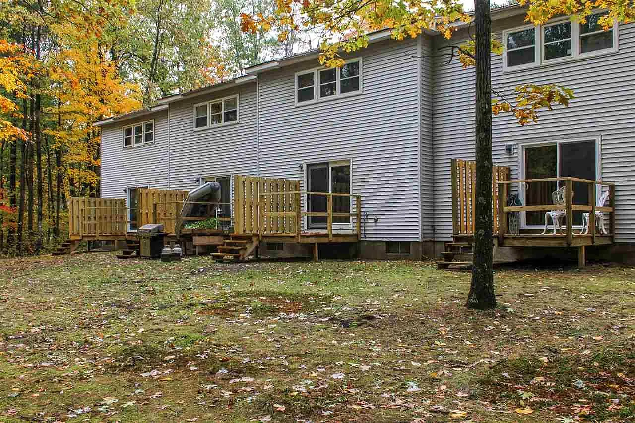 3 bed, 1.5 bath, 1400 sqft, $2,400 — Photo 2