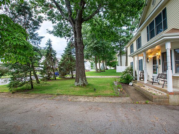 5th image of 943 McGuire Dr
