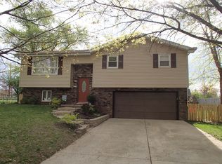 210 Daniel Pkwy, Washington, IL 61571