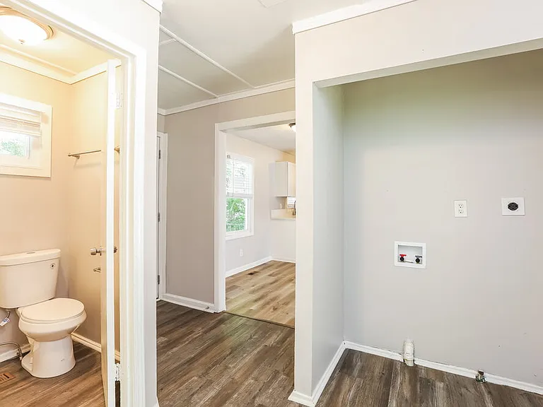 842 Bonneville Ter NW — Photo 15