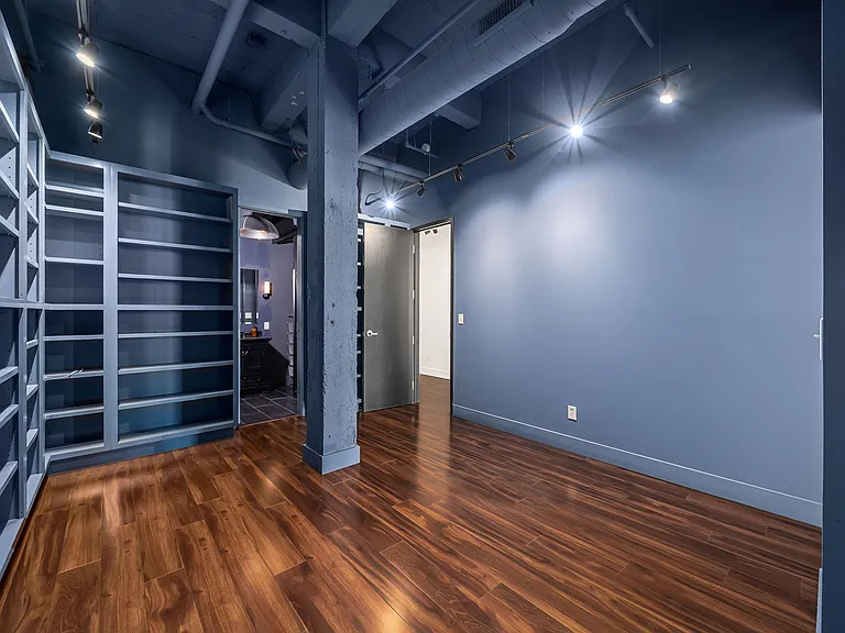 3010 Locust St #208 — Photo 23