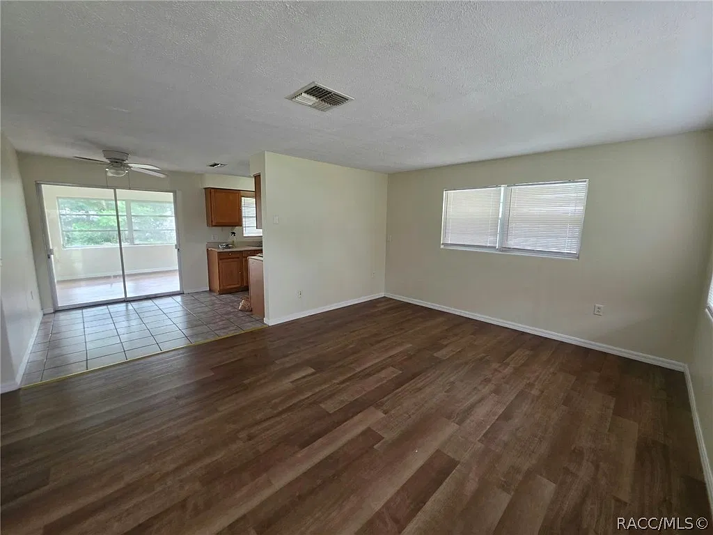 2 bed, 1.0 bath, 900 sqft, $1,490 — Photo 3