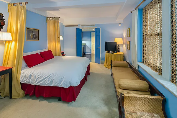 Rented by Luxury Property Group | media 75