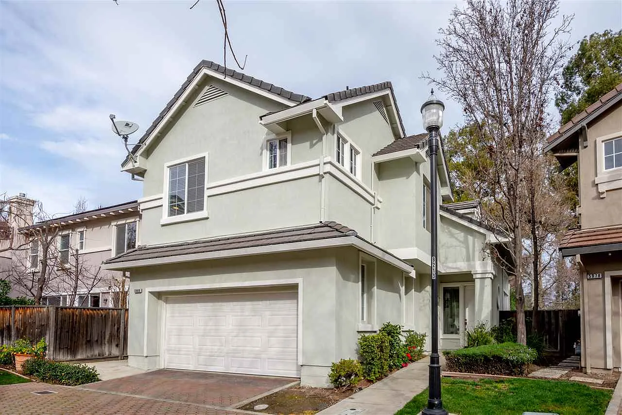 5960 Greenwood Cmn photo 1