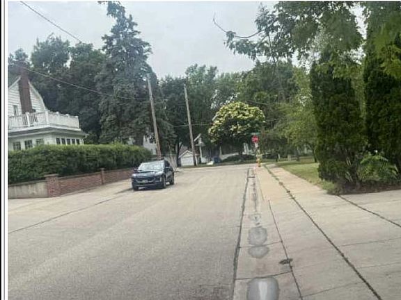 Exterior Neighborhood (street photo)