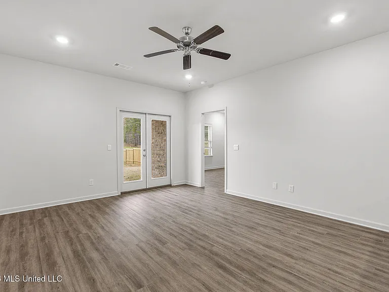 621 Stillwater Cv — Photo 14