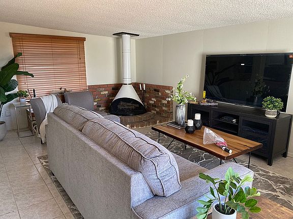 4th image of 541 E Manor Dr