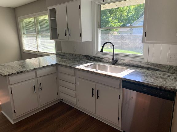 3rd image of 577 S Meadow Ln