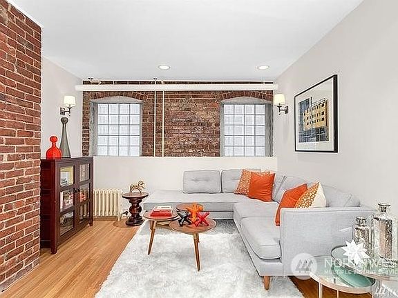 Living room>