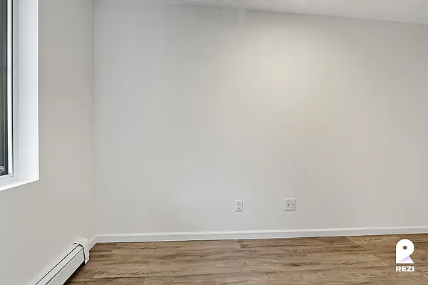 Rented by REZI | media 10