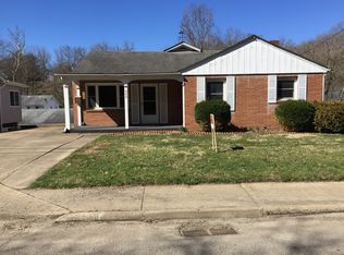 560 N 8th St, McConnelsville, OH 43756