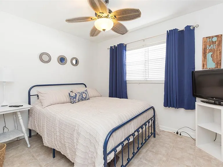 4206 W Wisconsin Ave — Photo 32