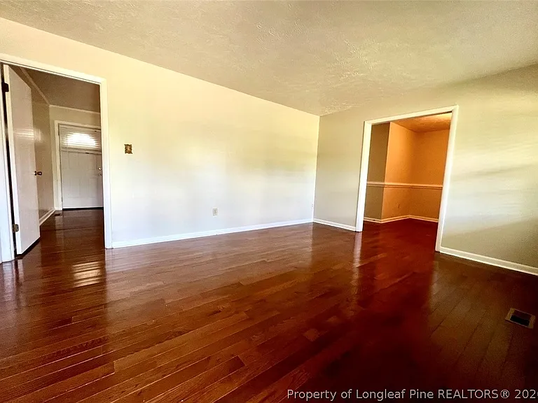 1319 Levy Dr — Photo 4