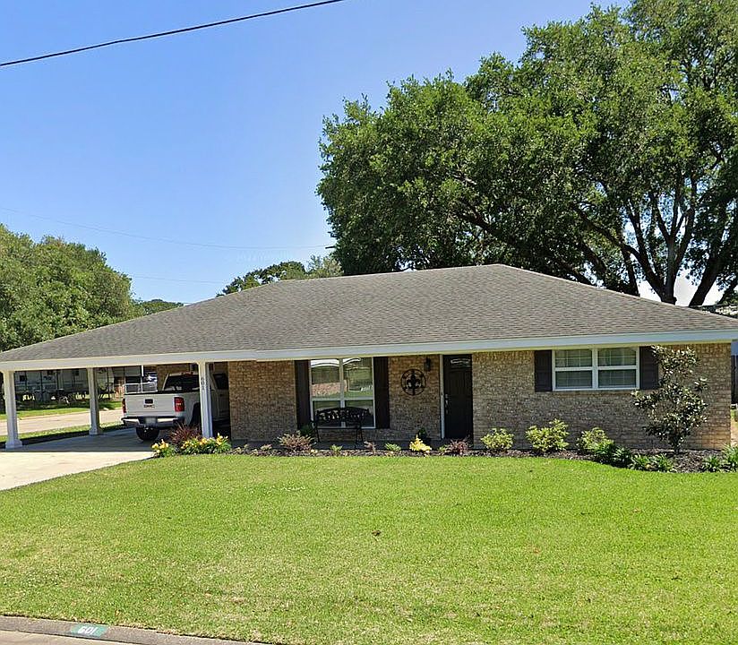 1st image of 601 Robert South Dr