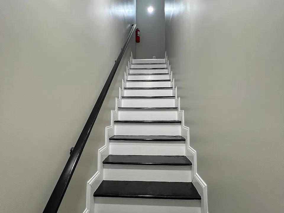 Stairwell entrance to Apt C
