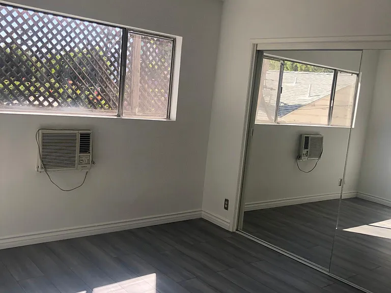 807 N Alfred St #2 — Photo 9