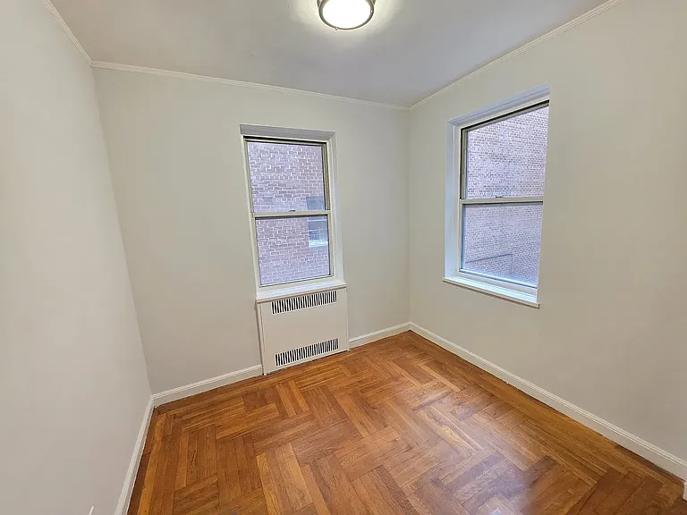140 Van Cortlandt Ave W #4L — Photo 4
